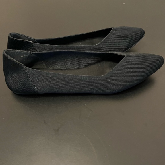 MIA Women's Black Pointed Toe Flats - Picture 2 of 4